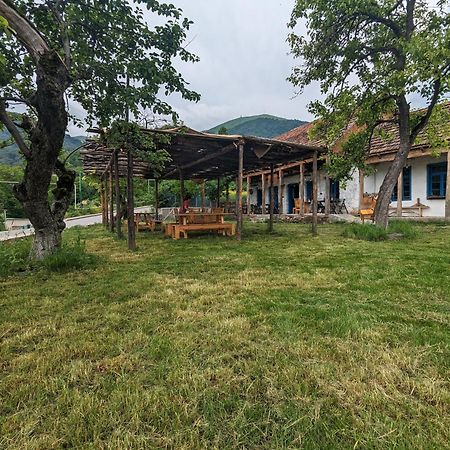 Hotel Arevi Gosh Buitenkant foto