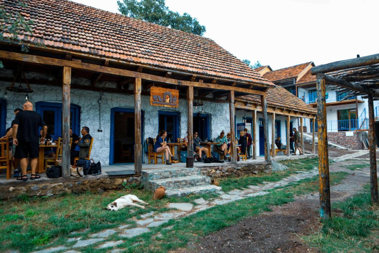 Hotel Arevi Gosh Buitenkant foto