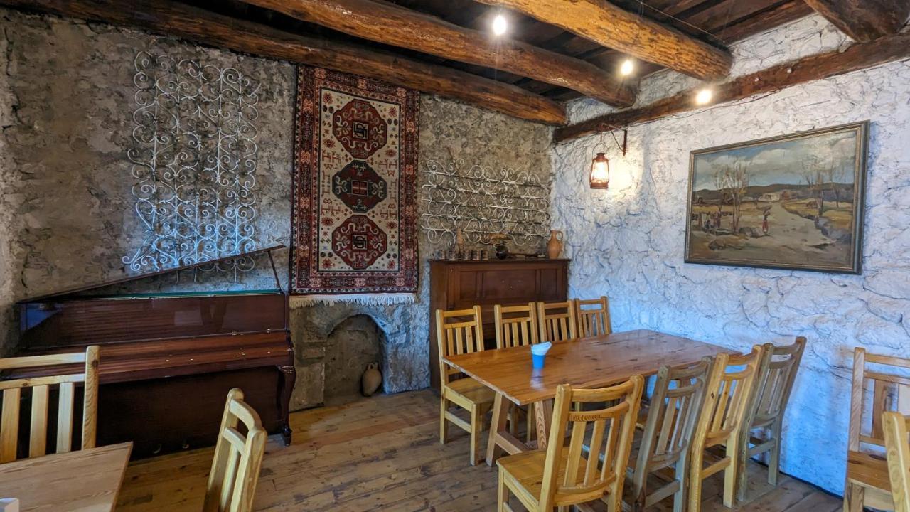 Hotel Arevi Gosh Buitenkant foto