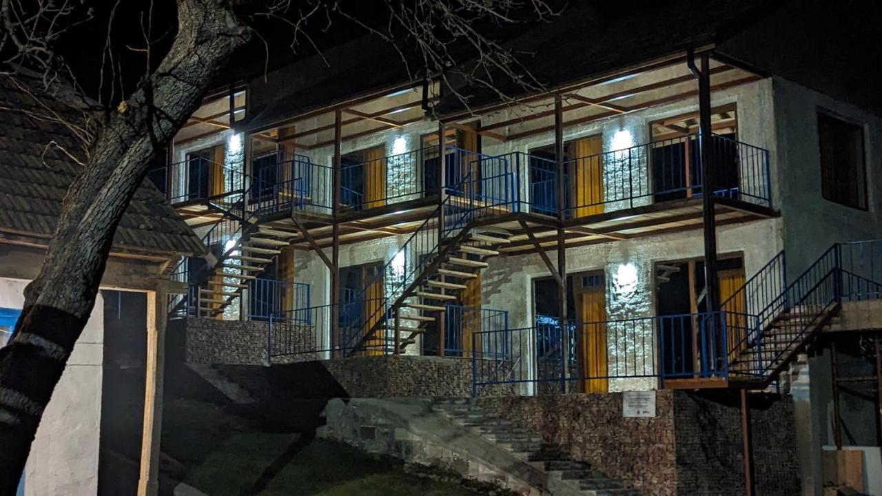 Hotel Arevi Gosh Buitenkant foto