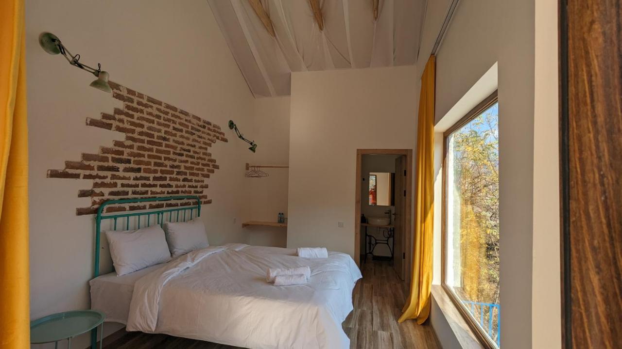Hotel Arevi Gosh Buitenkant foto