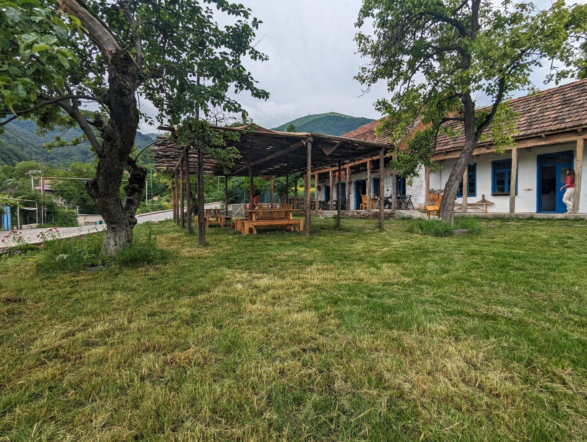 Hotel Arevi Gosh Buitenkant foto
